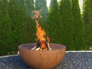 Eine Feuerkugel mit brennendem Feuer