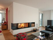 Brennendes Cheminéefeuer in einem Wohnzimmer